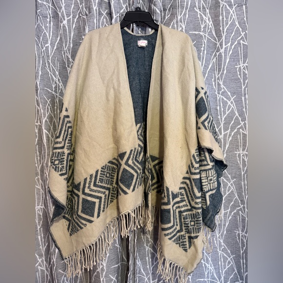 Free People Accessories - Free People Fringed Shawl Wrap